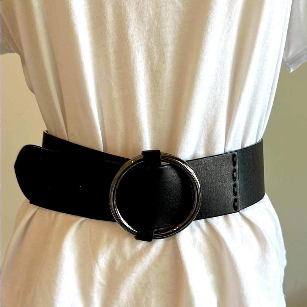 MaxMara 2 1/2” Wide Black Leather Belt. Stitched Details. Excellent condition
